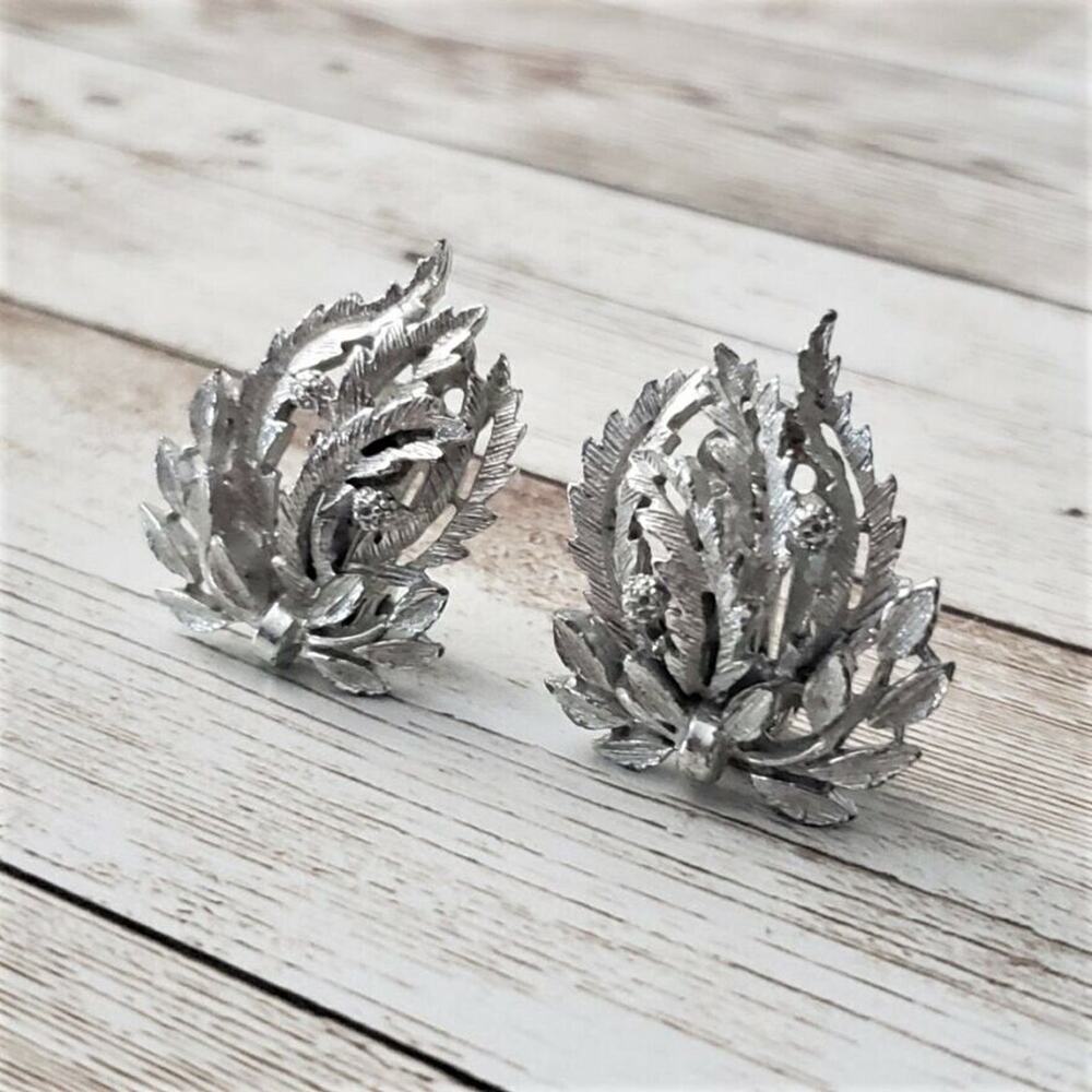 Vintage Clip On Earrings Large Cluster of Leaves Silver Tone Statement - Picture 2 of 4
